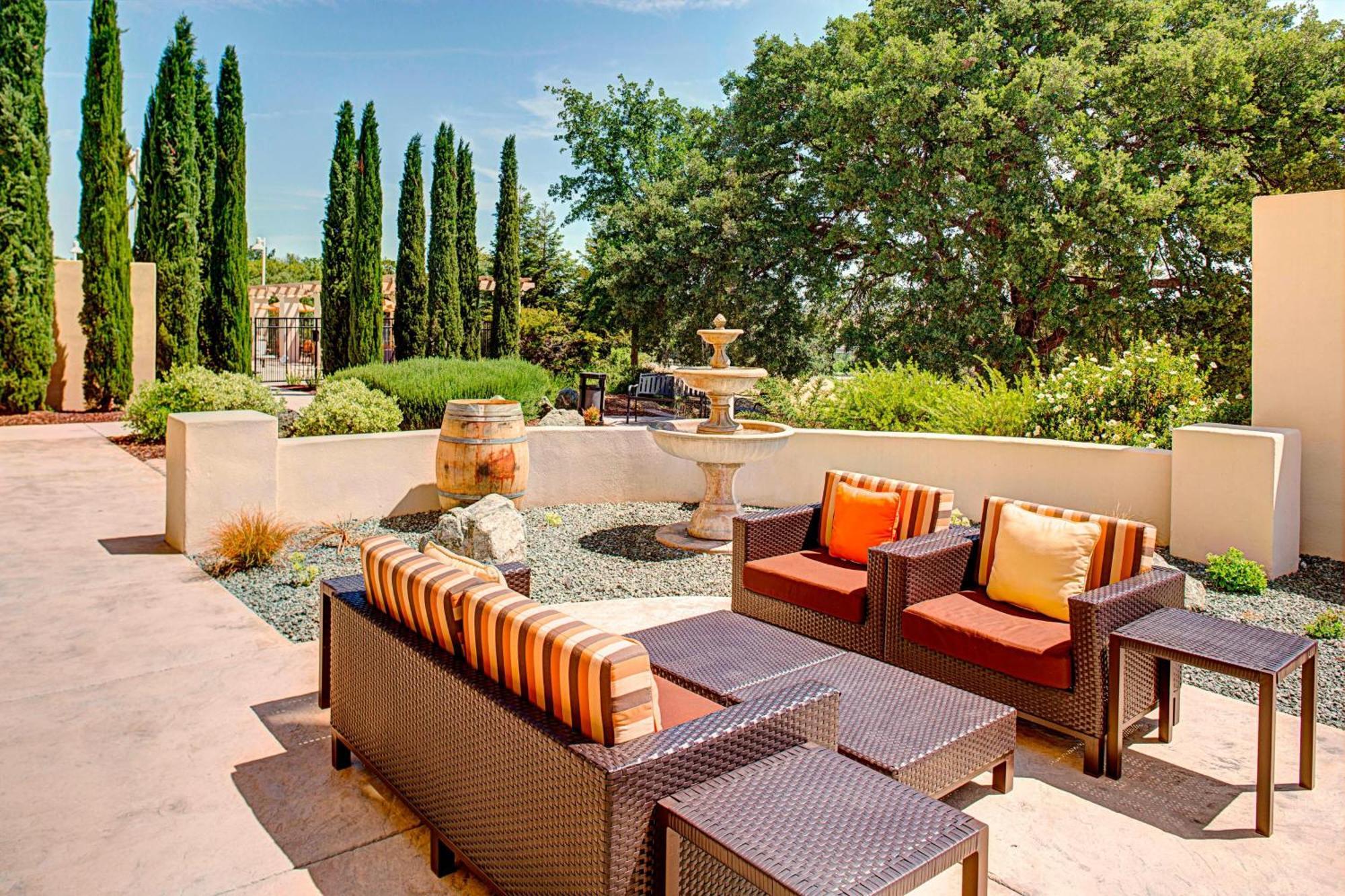 Courtyard By Marriott Paso Robles Hotel Exterior photo