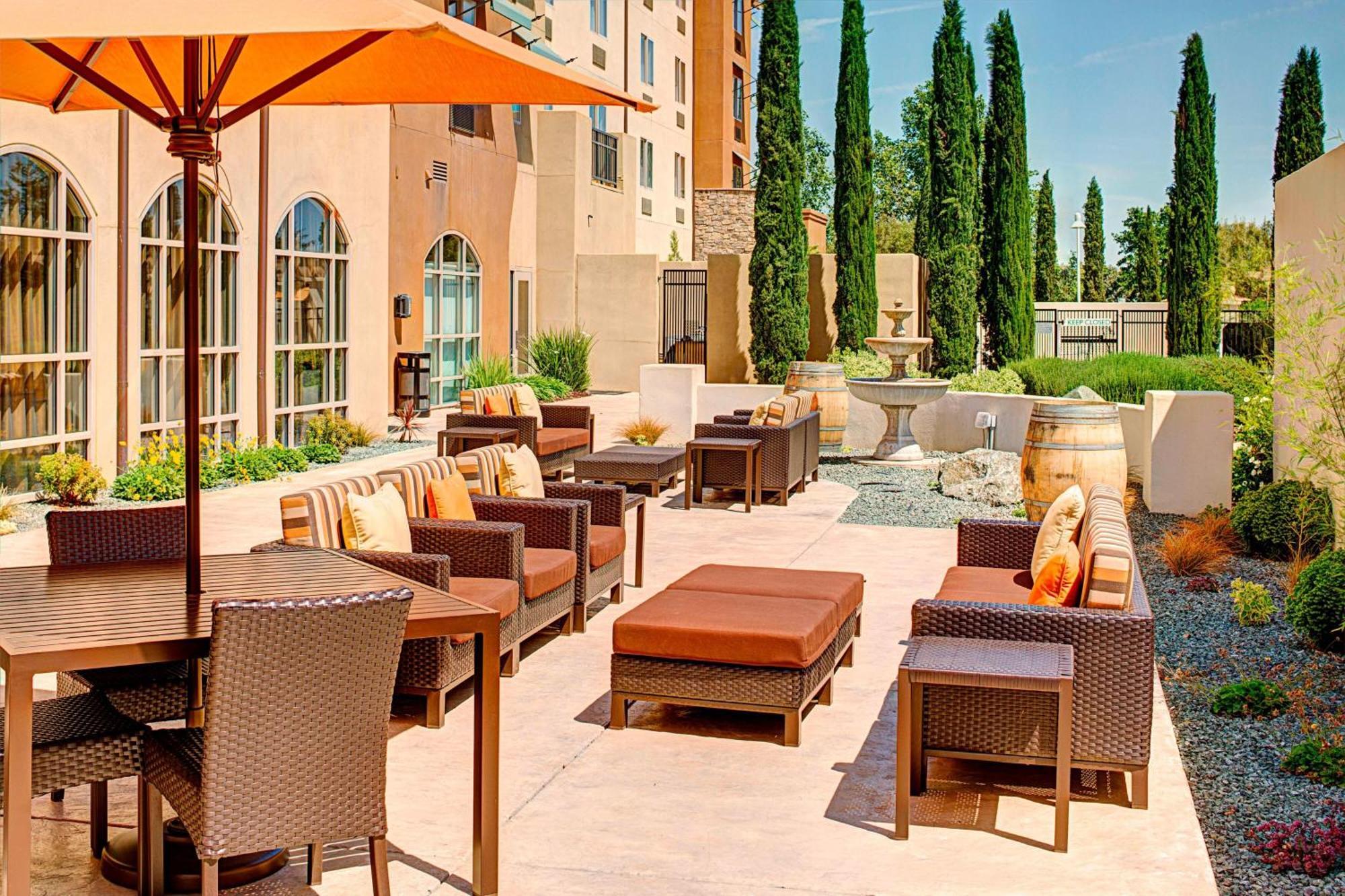 Courtyard By Marriott Paso Robles Hotel Exterior photo
