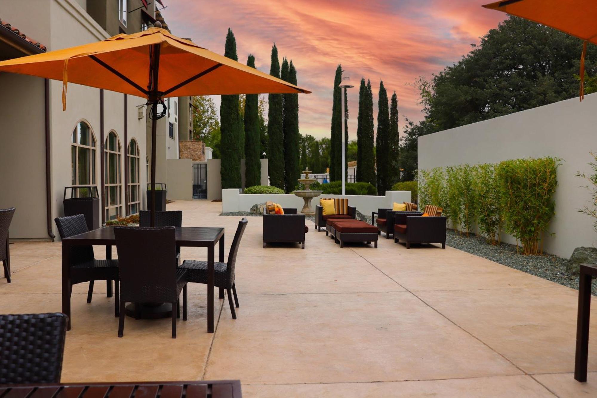 Courtyard By Marriott Paso Robles Hotel Exterior photo